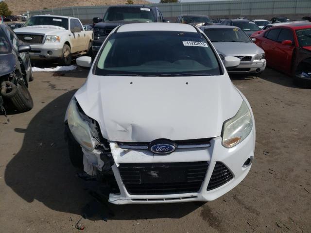 1FAHP3K25CL337223 - 2012 FORD FOCUS SE WHITE photo 5