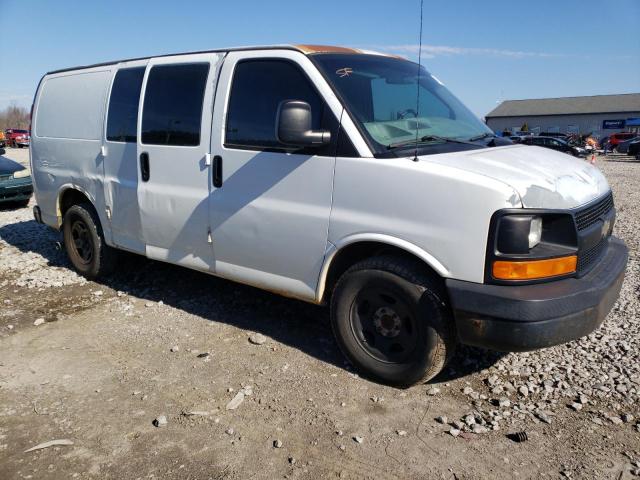 1GCFG15X371138010 - 2007 CHEVROLET EXPRESS G1 WHITE photo 4