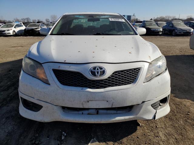 4T1BF3EK2AU580263 - 2010 TOYOTA CAMRY BASE WHITE photo 5