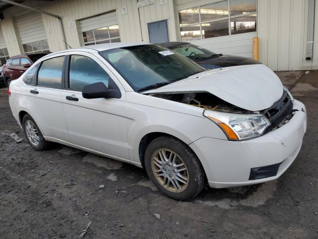 1FAHP3FN3AW154337 - 2010 FORD FOCUS SE WHITE photo 4