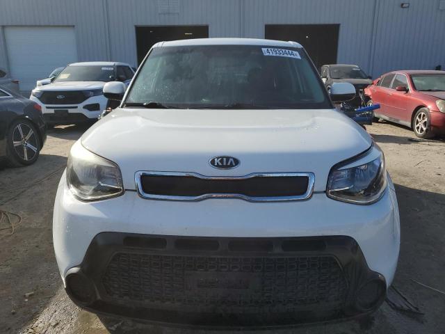 KNDJN2A25F7154253 - 2015 KIA SOUL WHITE photo 5