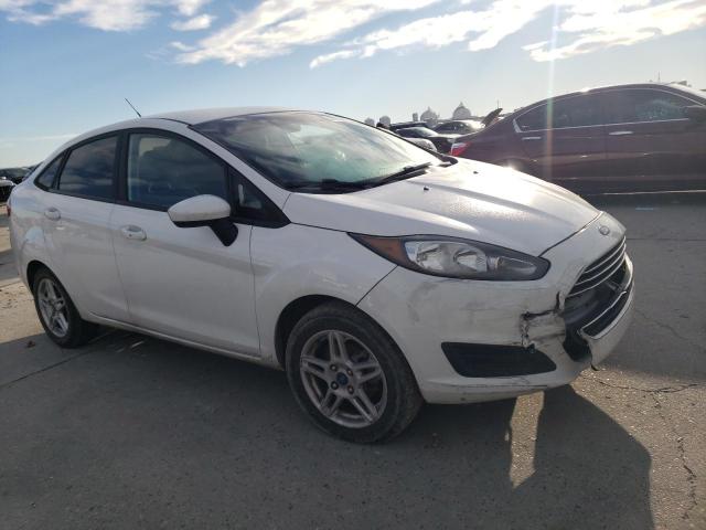 3FADP4BJ5KM151304 - 2019 FORD FIESTA SE WHITE photo 4