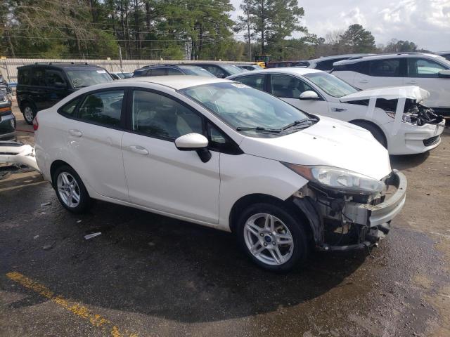 3FADP4BJ9KM117639 - 2019 FORD FIESTA SE WHITE photo 4