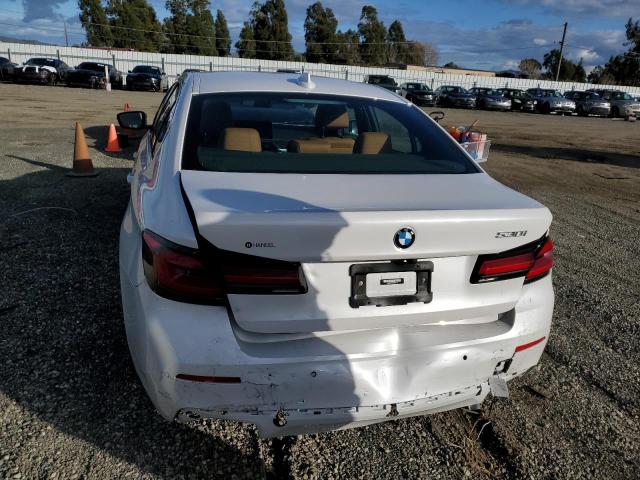 WBA53BH09NWX57123 - 2022 BMW 530 I WHITE photo 6