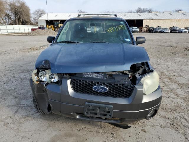 1FMYU03175KA75989 - 2005 FORD ESCAPE XLT BLUE photo 5