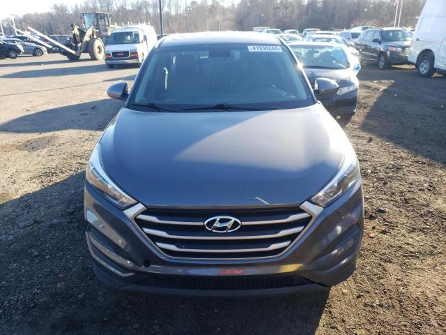 KM8J2CA47JU680647 - 2018 HYUNDAI TUCSON SE GRAY photo 5