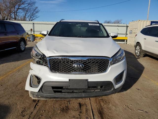 5XYPGDA57GG179458 - 2016 KIA SORENTO LX WHITE photo 5