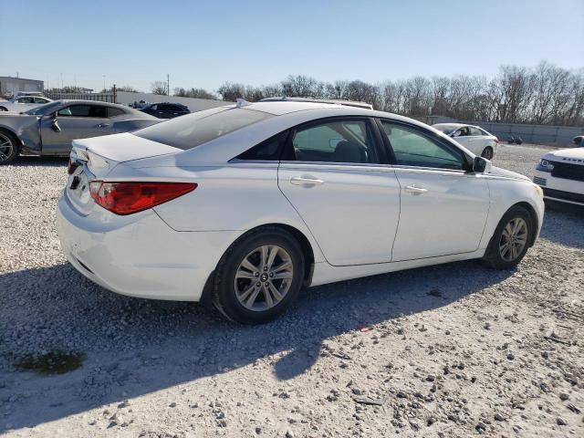 5NPEB4AC1DH520295 - 2013 HYUNDAI SONATA GLS WHITE photo 3