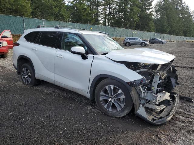 5TDGZRBH4NS582085 - 2022 TOYOTA HIGHLANDER XLE WHITE photo 4