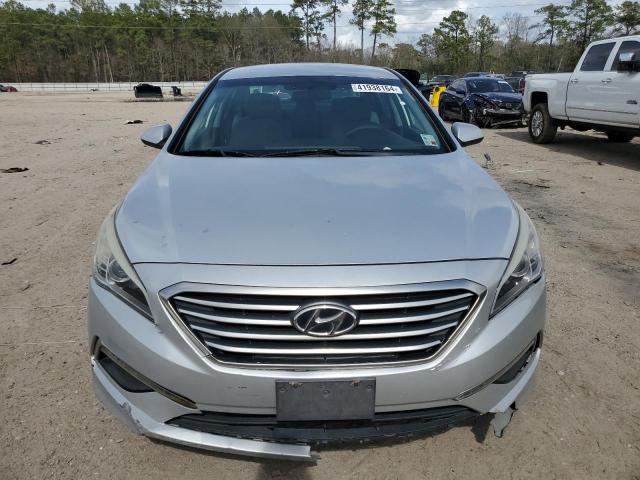 5NPE24AF8FH039974 - 2015 HYUNDAI SONATA SE SILVER photo 5