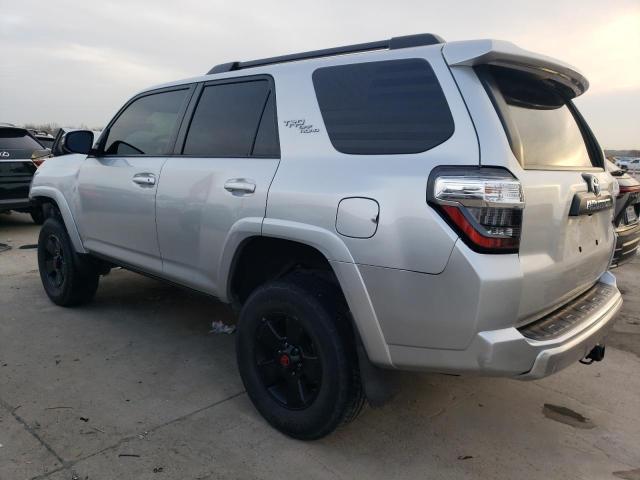 JTEBU5JRXH5482008 - 2017 TOYOTA 4RUNNER SR5/SR5 PREMIUM SILVER photo 2