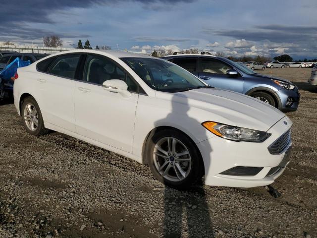 3FA6P0H74JR249562 - 2018 FORD FUSION SE WHITE photo 4