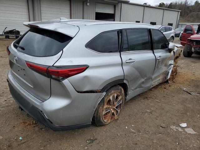5TDGZRAH7NS092578 - 2022 TOYOTA HIGHLANDER XLE SILVER photo 3