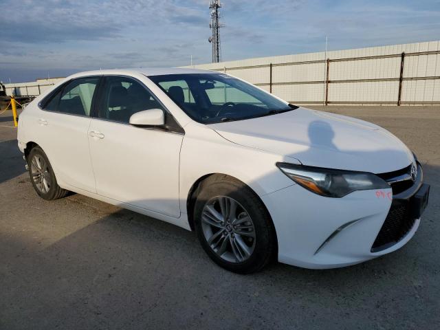 4T1BF1FK6GU138565 - 2016 TOYOTA CAMRY LE WHITE photo 4