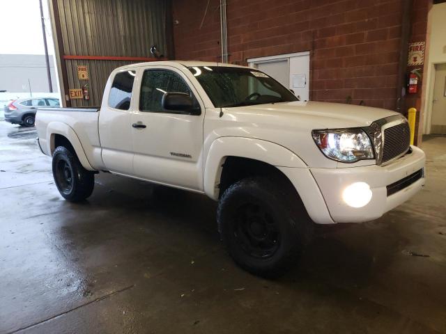 5TETU62N15Z105246 - 2005 TOYOTA TACOMA PRERUNNER ACCESS CAB WHITE photo 4