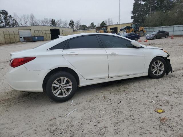 5NPEB4AC6DH506229 - 2013 HYUNDAI SONATA GLS WHITE photo 3