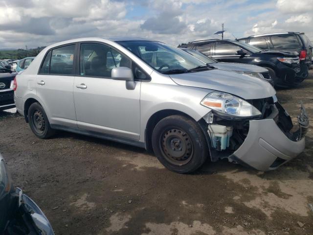 3N1BC1AP0AL384600 - 2010 NISSAN VERSA S SILVER photo 4