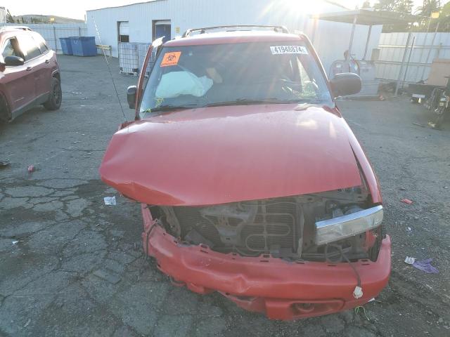 1GNDT13W72K175729 - 2002 CHEVROLET BLAZER RED photo 5