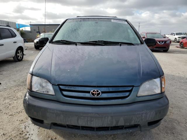 4T3ZF13C72U471773 - 2002 TOYOTA SIENNA LE BLUE photo 5