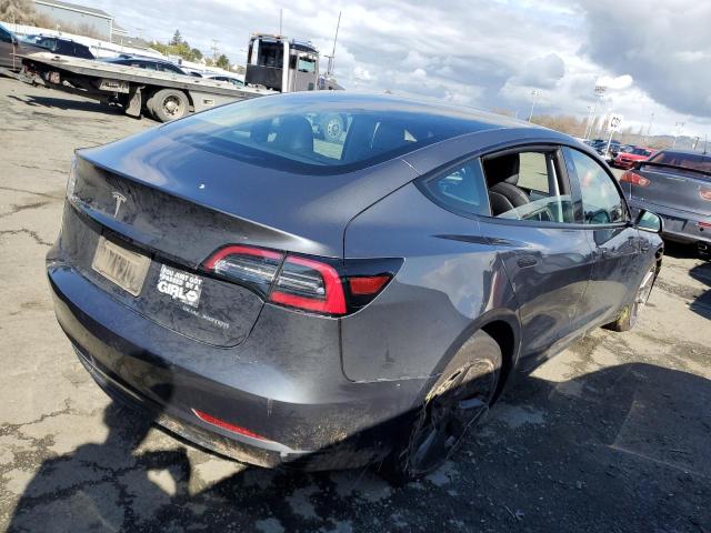 5YJ3E1EBXPF392804 - 2023 TESLA MODEL 3 GRAY photo 3