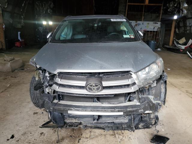 5TDJZRFH6JS496609 - 2018 TOYOTA HIGHLANDER SE SILVER photo 5