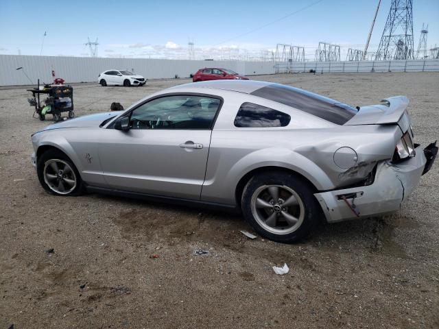 1ZVFT80N765121855 - 2006 FORD MUSTANG GRAY photo 2