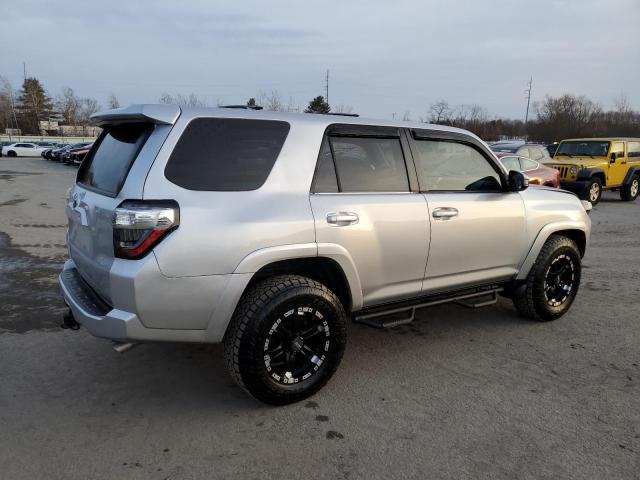 JTEZU5JR8E5067084 - 2014 TOYOTA 4RUNNER SR5 SILVER photo 3