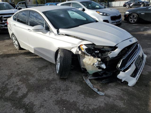 3FA6P0H7XFR101147 - 2015 FORD FUSION SE WHITE photo 4