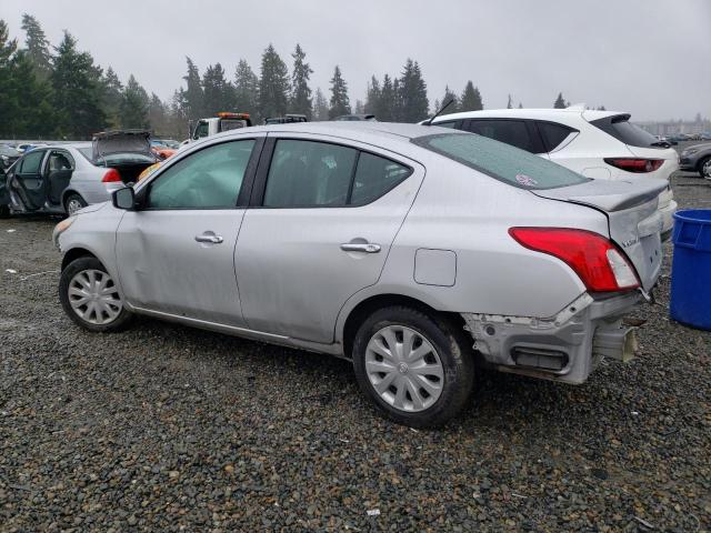 3N1CN7AP0JL886833 - 2018 NISSAN VERSA S SILVER photo 2