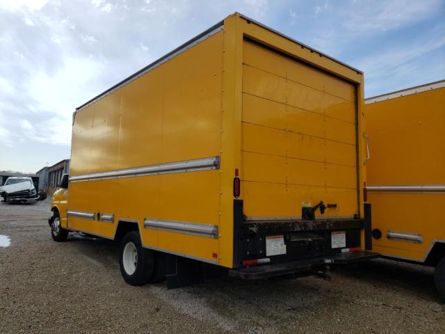 1GD37TCG0H1905911 - 2017 GMC SAVANA CUT YELLOW photo 2