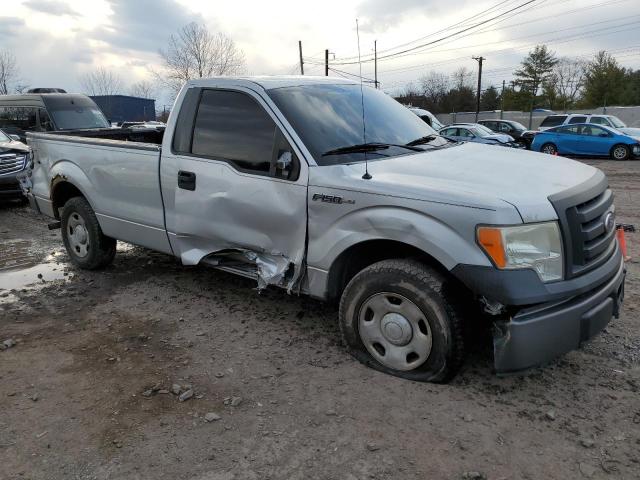 1FTRF12829KA00629 - 2009 FORD F150 SILVER photo 4