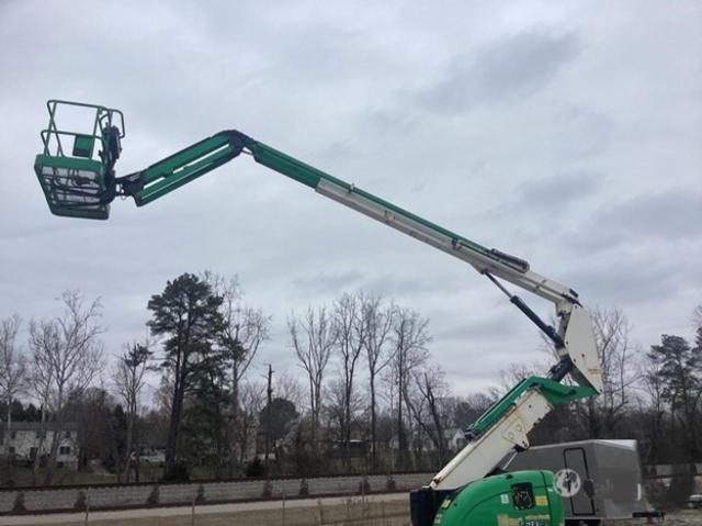 0300205118 - 2015 JLG LIFT GREEN photo 5