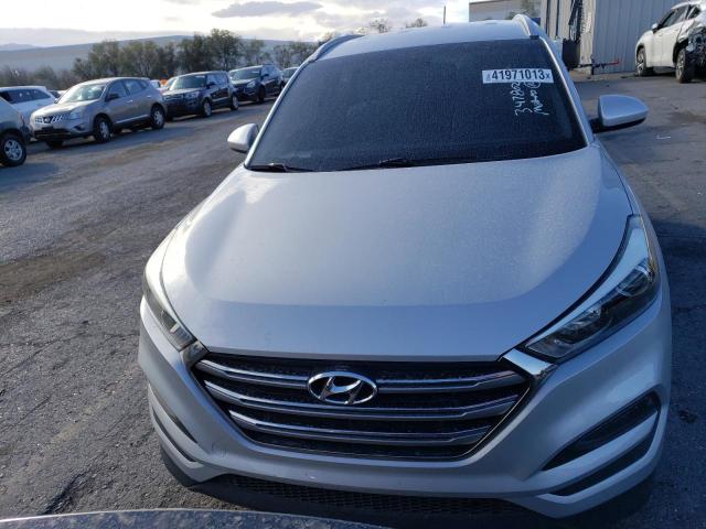 KM8J33A4XHU587242 - 2017 HYUNDAI TUCSON LIMITED SILVER photo 5