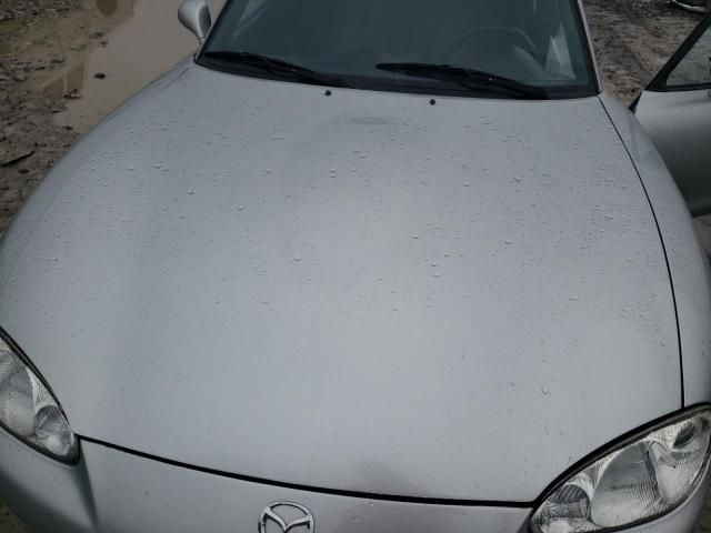 JM1NB353020232170 - 2002 MAZDA MX-5 MIATA BASE SILVER photo 11