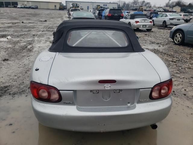 JM1NB353020232170 - 2002 MAZDA MX-5 MIATA BASE SILVER photo 6