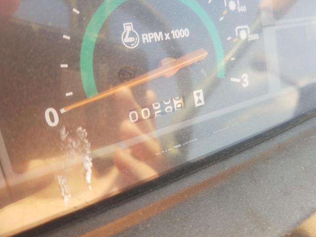 26G050571570 - 2000 MAHINDRA AND MAHINDRA 2615 RED photo 8