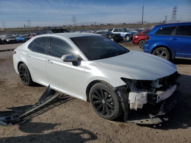 4T1F11BK2NU058005 - 2022 TOYOTA CAMRY XLE Weiß Foto 4