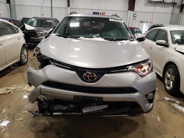 2T3RFREV7JW697310 - 2018 TOYOTA RAV4 ADVENTURE SILVER photo 5