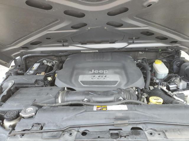 1C4HJWDG2DL702156 - 2013 JEEP WRANGLER U SPORT Silber Foto 12