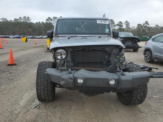 1C4HJWDG2DL702156 - 2013 JEEP WRANGLER U SPORT Silber Foto 5