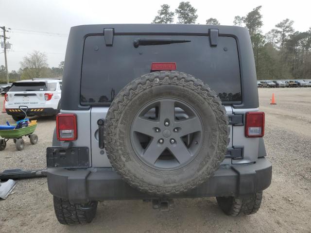 1C4HJWDG2DL702156 - 2013 JEEP WRANGLER U SPORT Silber Foto 6