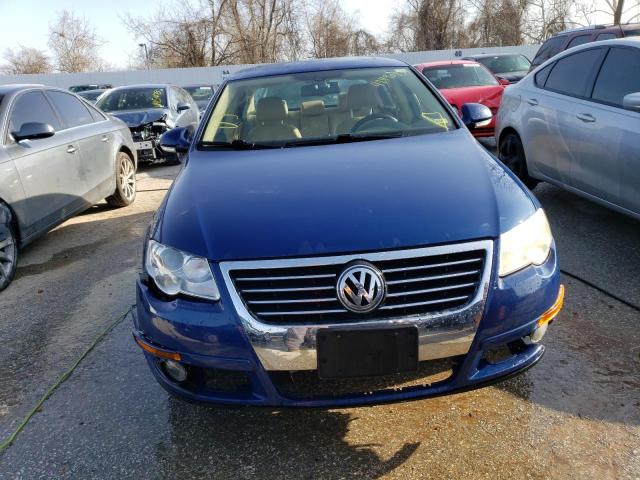 WVWDU73C78P083451 - 2008 VOLKSWAGEN PASSAT VR6 4MOTION BLUE photo 5