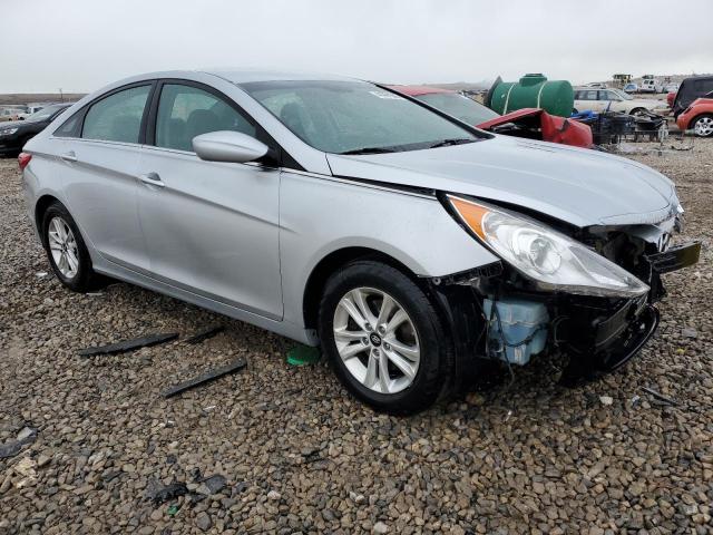 5NPEB4AC9DH803415 - 2013 HYUNDAI SONATA GLS SILVER photo 4