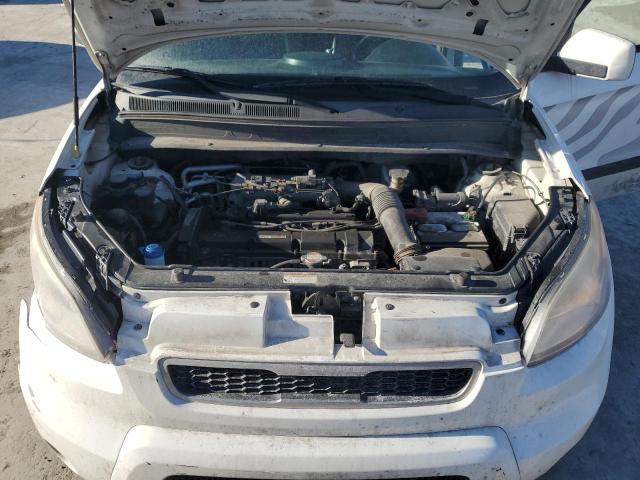 KNDJT2A26B7267953 - 2011 KIA SOUL + WHITE photo 12