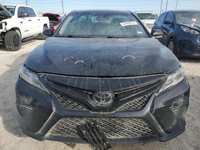 4T1M11AK4LU983777 - 2020 TOYOTA CAMRY SE BLACK photo 5