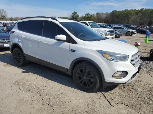 1FMCU0GD0JUA72770 - 2018 FORD ESCAPE SE WHITE photo 4