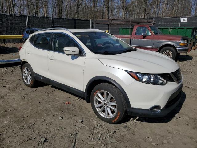 JN1BJ1CR3JW266541 - 2018 NISSAN ROGUE SPOR S WHITE photo 4