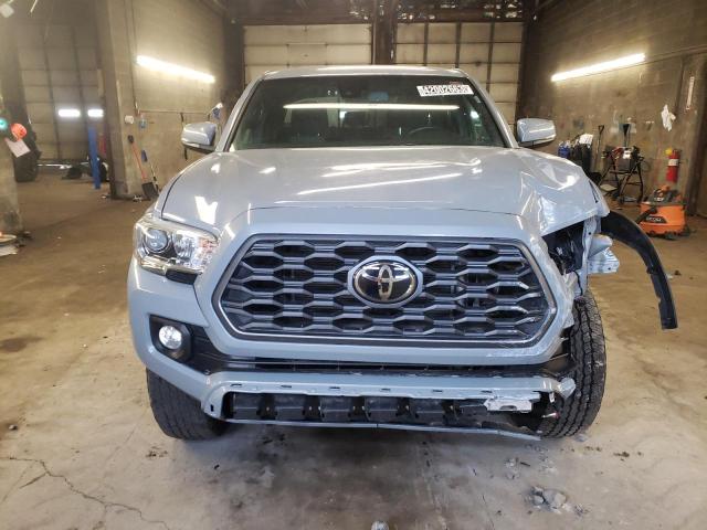 5TFCZ5AN7MX268258 - 2021 TOYOTA TACOMA DOUBLE CAB 灰色 照片 5