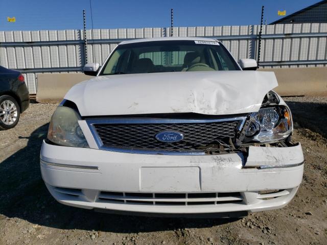 1FAFP23135G155975 - 2005 FORD FIVE HUNDR SE WHITE photo 5