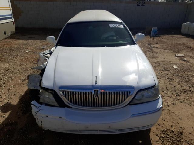 2L1FL8JWXAX752839 - 2010 LINCOLN TOWN CAR EXECUTIVE Weiß Foto 5